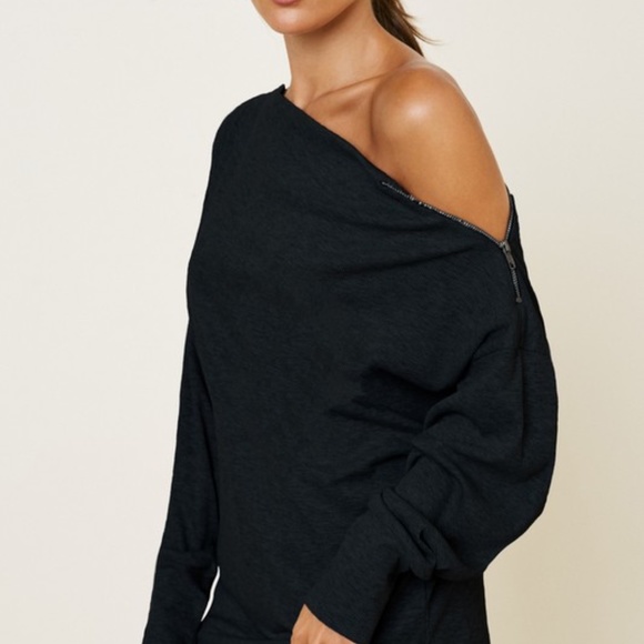 Cold Shoulder Top - Picture 5 of 6